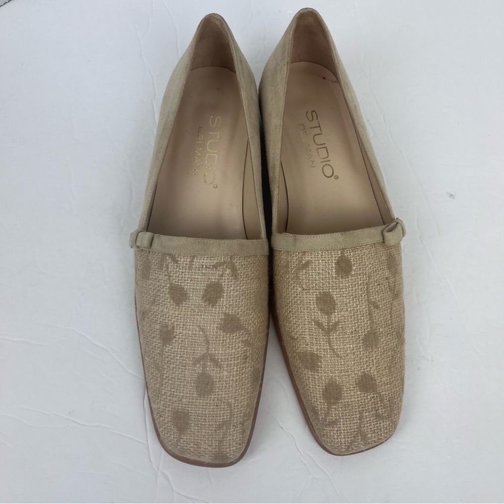 Studio Delman square toe cream/tan shoe with suede & woven floral uppers-10